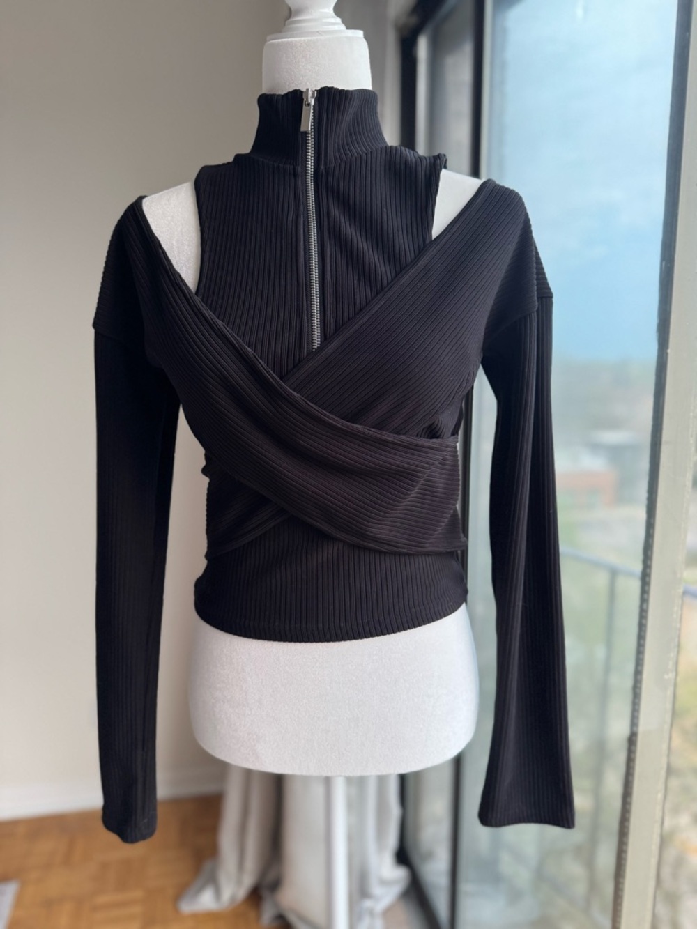 Zip Front Crossover Top Black Size 12 - Picture 4 of 8